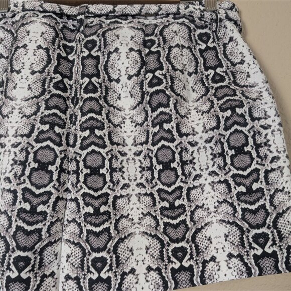NWT Express Snakeskin Printed Midi Highrise Shorts " Belted 16 Classic - Picture 6 of 8